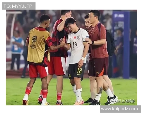 国足失利后球迷情绪崩溃，社交平台炸锅