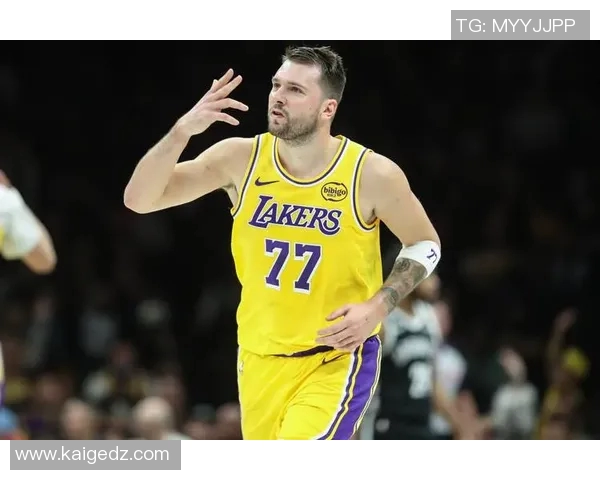 东契奇赛后采访妙语连珠幽默回应全场爆笑瞬间